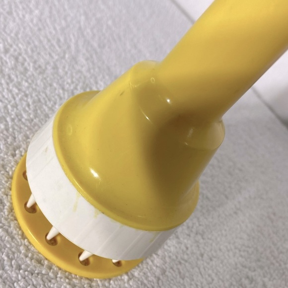 Vintage MCM Yellow Manual Spring Loaded Meat Tenderizer - Picture 3 of 12